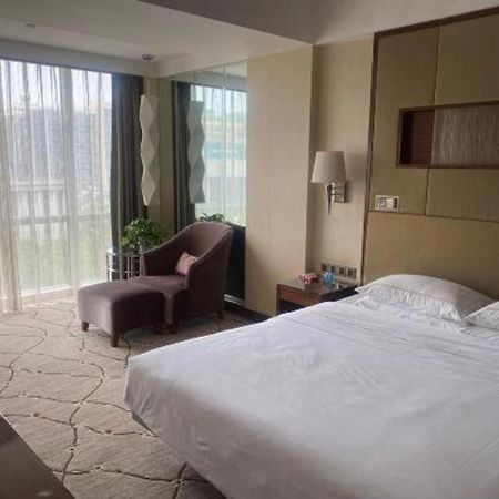 Jinan Silver Plaza Quancheng Hotel Bagian luar foto