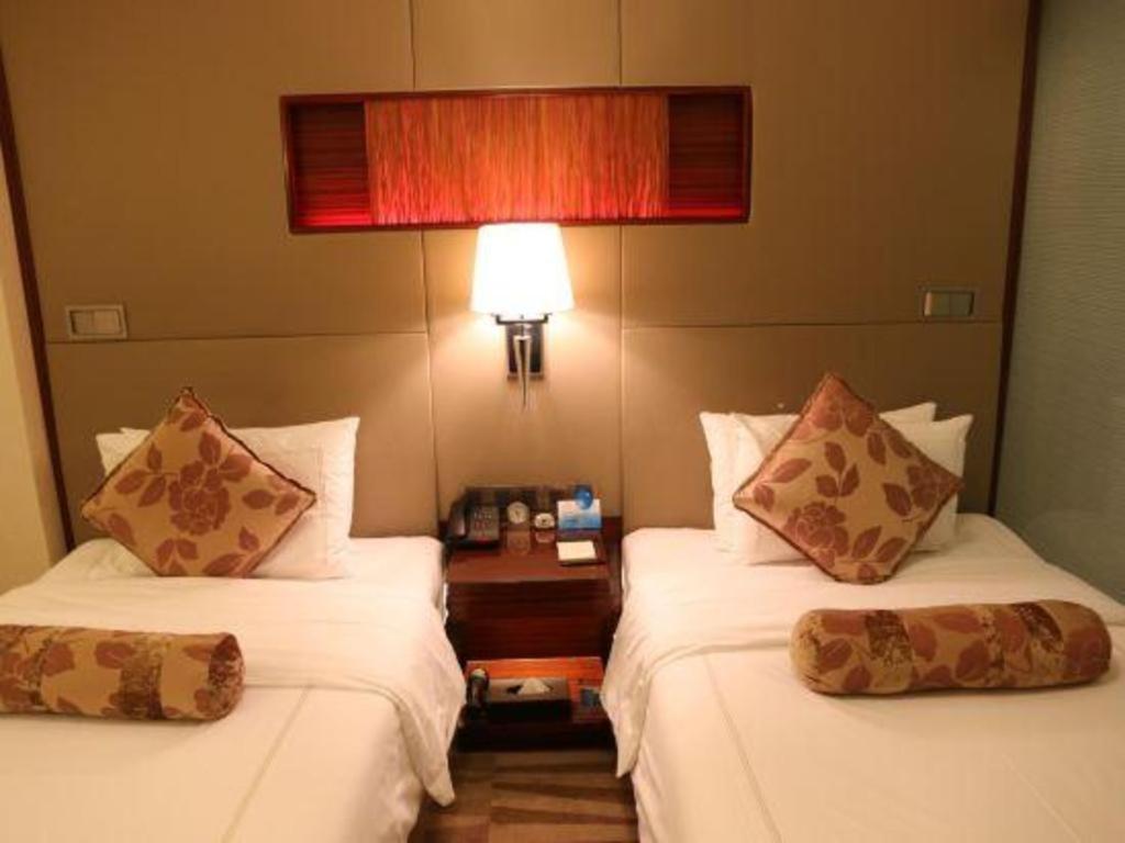 Jinan Silver Plaza Quancheng Hotel Bagian luar foto