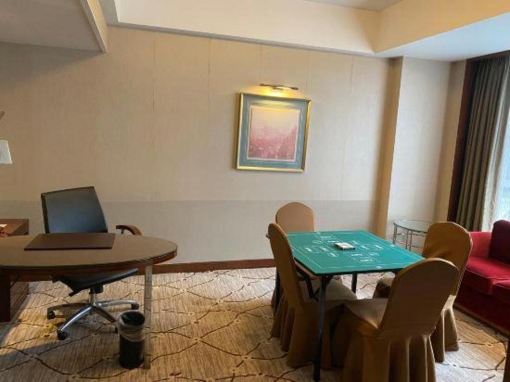 Jinan Silver Plaza Quancheng Hotel Bagian luar foto