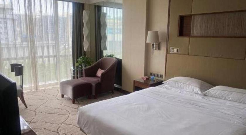 Jinan Silver Plaza Quancheng Hotel Bagian luar foto