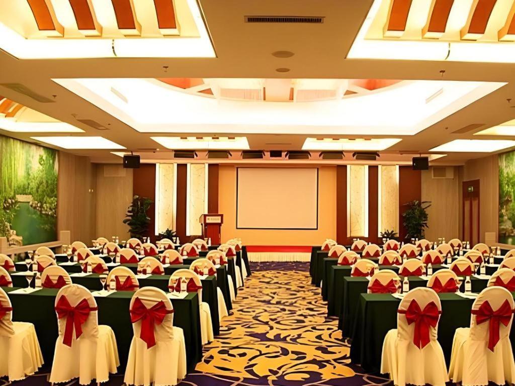 Jinan Silver Plaza Quancheng Hotel Bagian luar foto