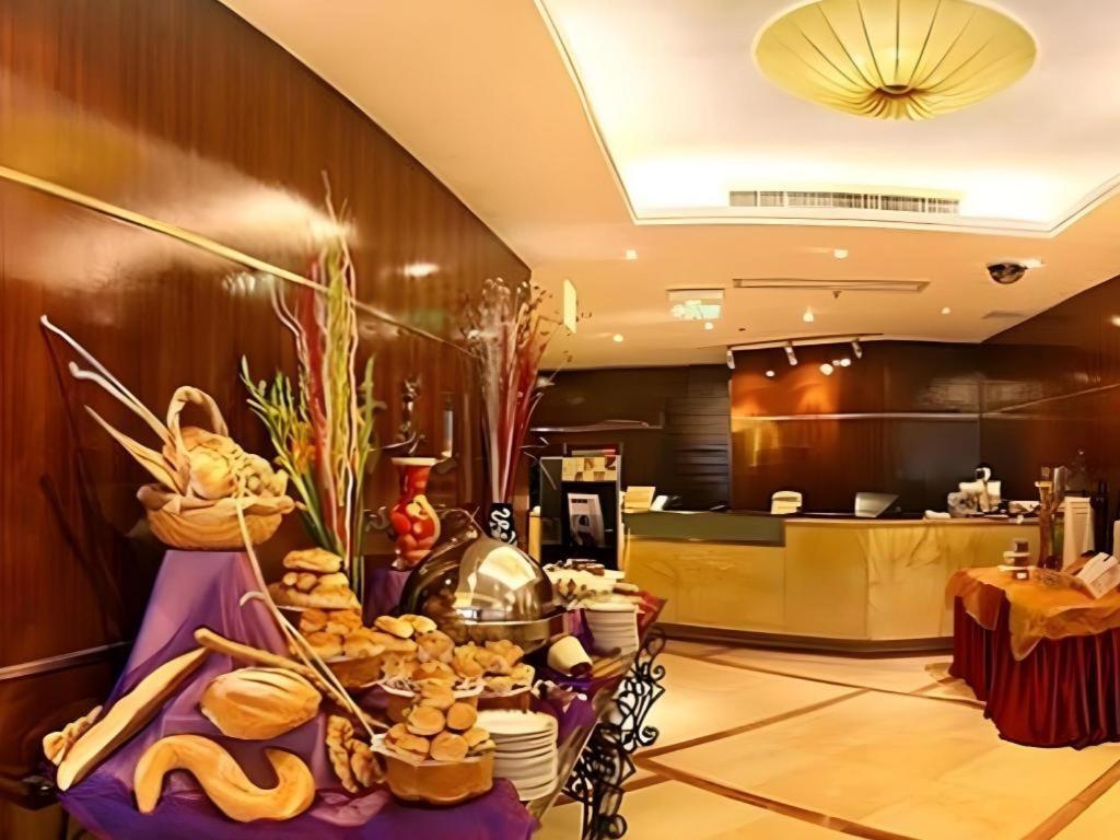 Jinan Silver Plaza Quancheng Hotel Bagian luar foto